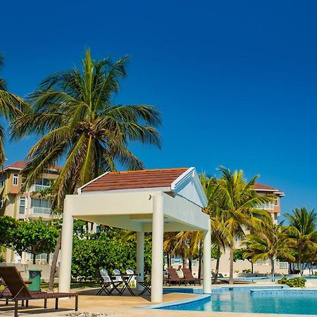 Whispering Seas Oceanfront Suite オーチョ・リオス エクステリア 写真
