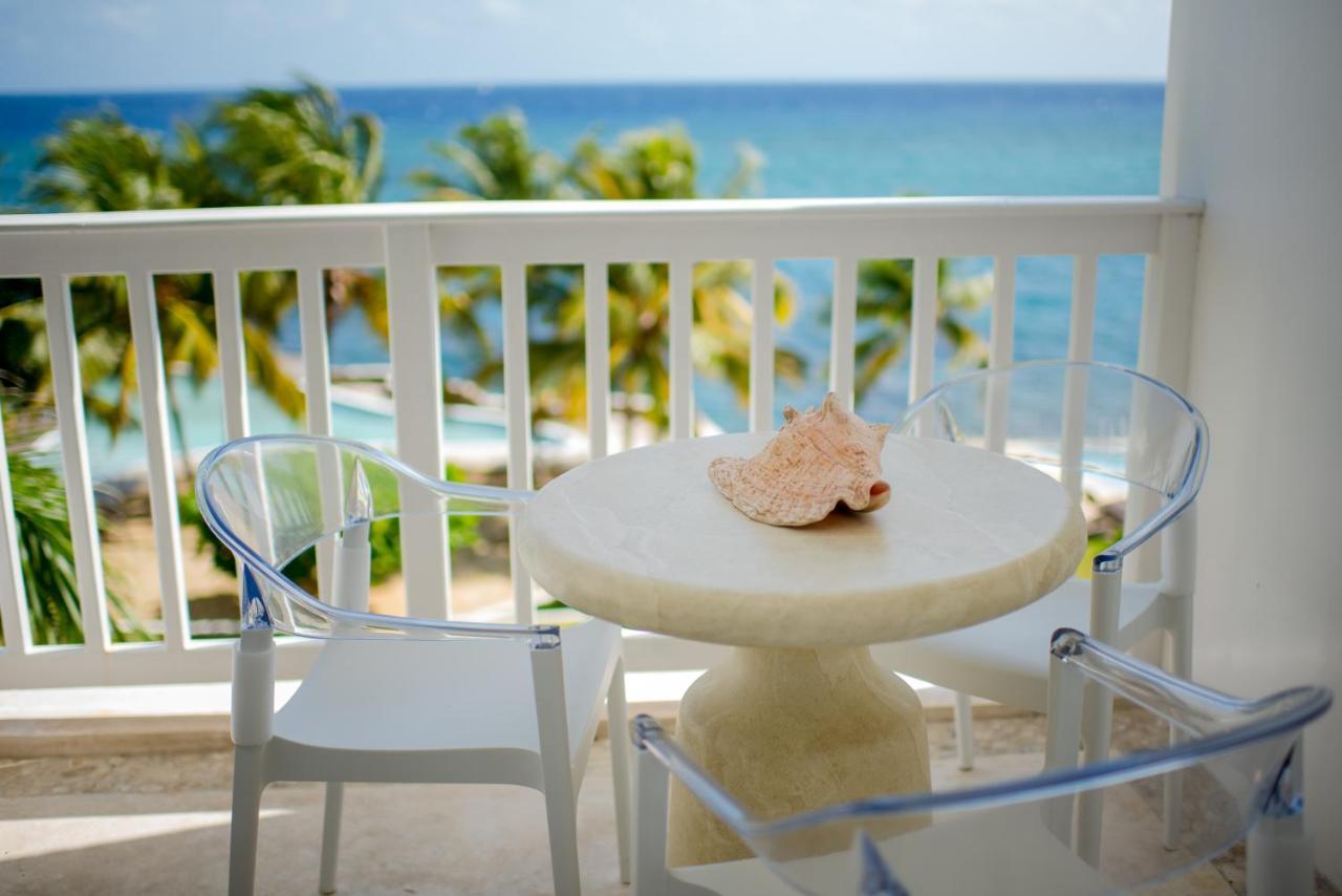 Whispering Seas Oceanfront Suite オーチョ・リオス エクステリア 写真